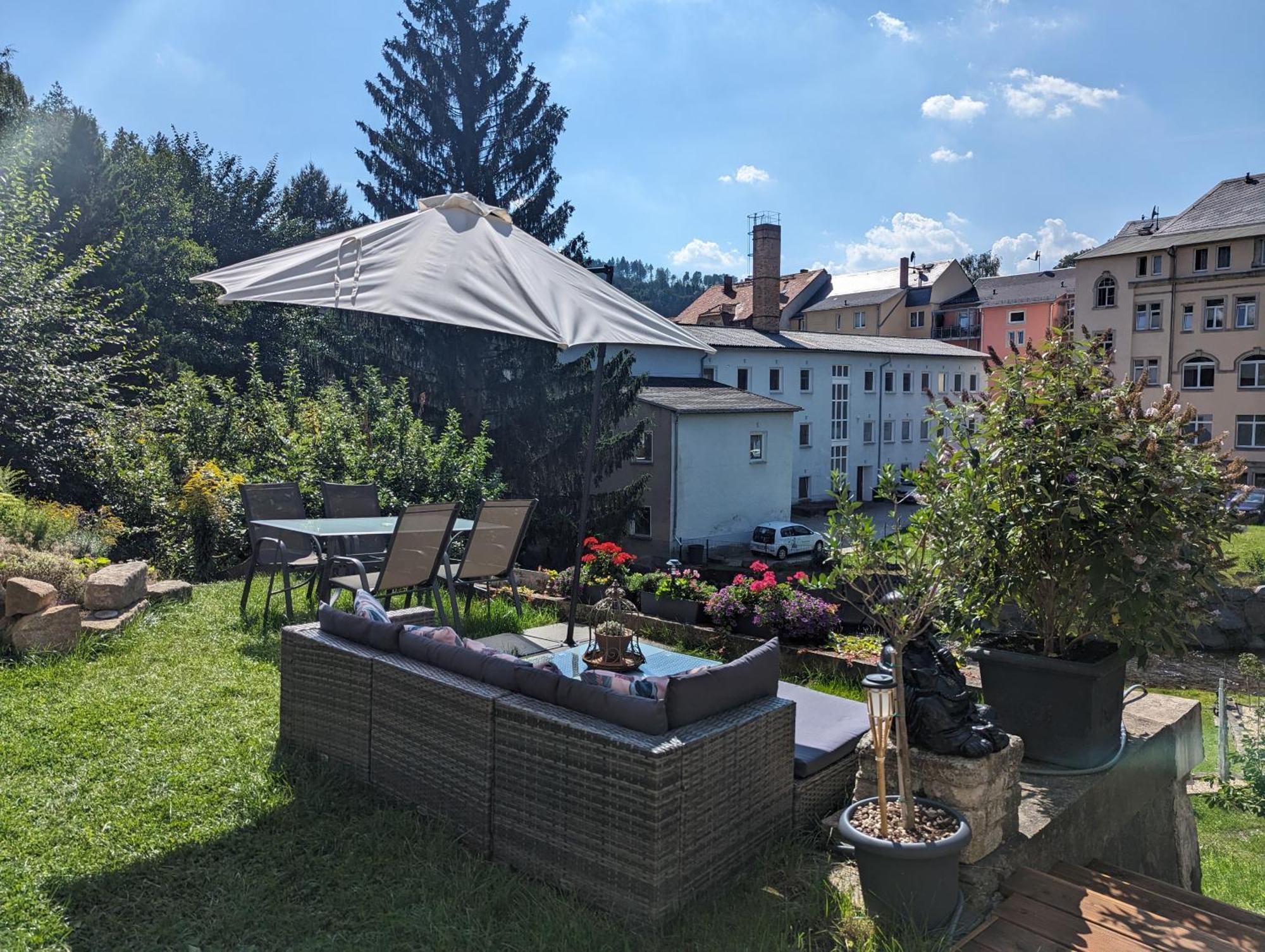 Famzi - Urlaubsmagie - Familienwohnung Mit Gemeinschaftsgarten, -Sauna & -Pool Sebnitz Exterior foto
